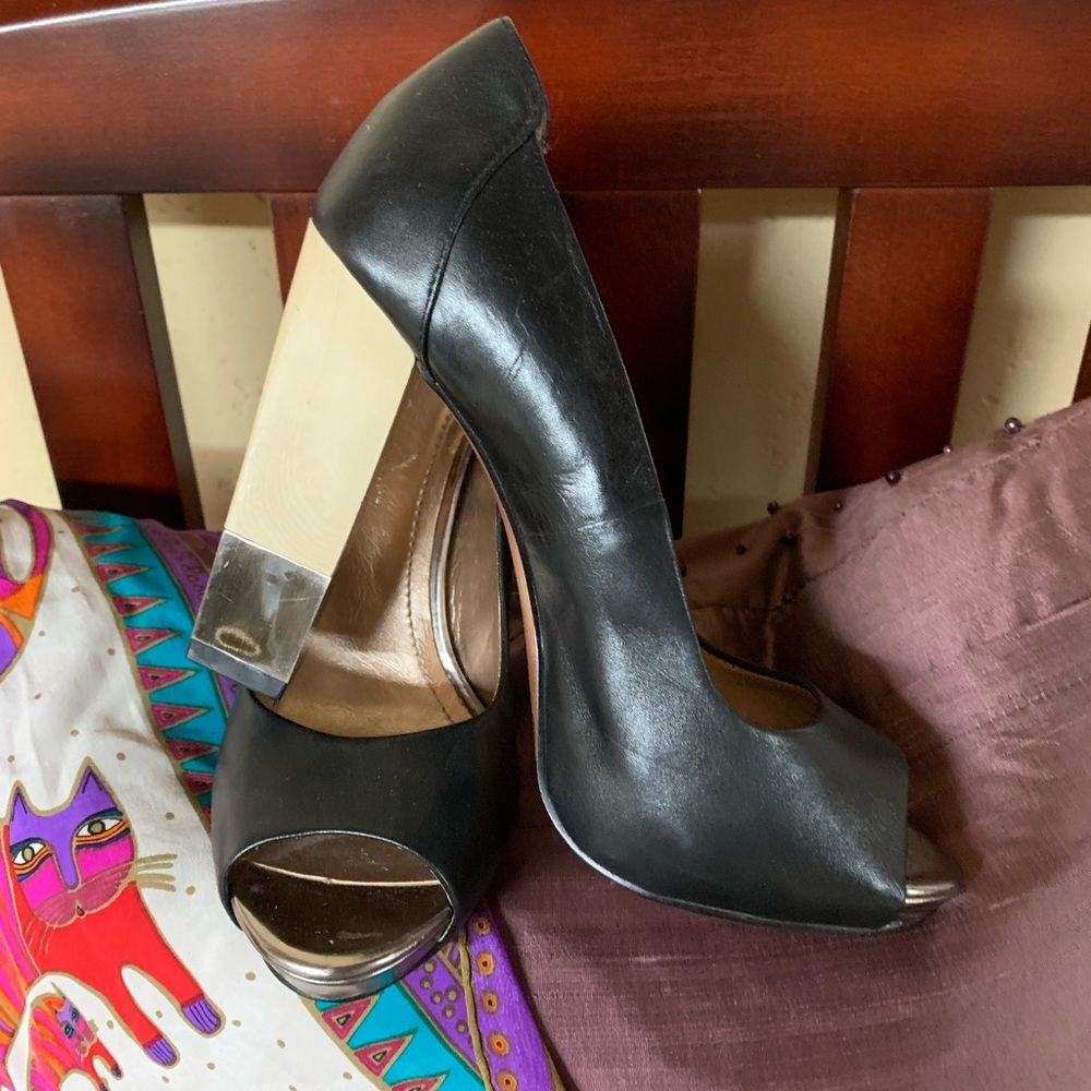 Pumps - Picture 3 of 8